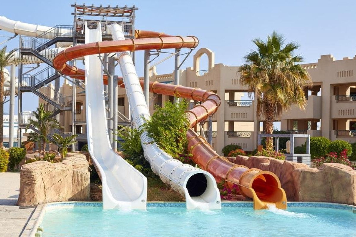 Coral Sea Water World Resort