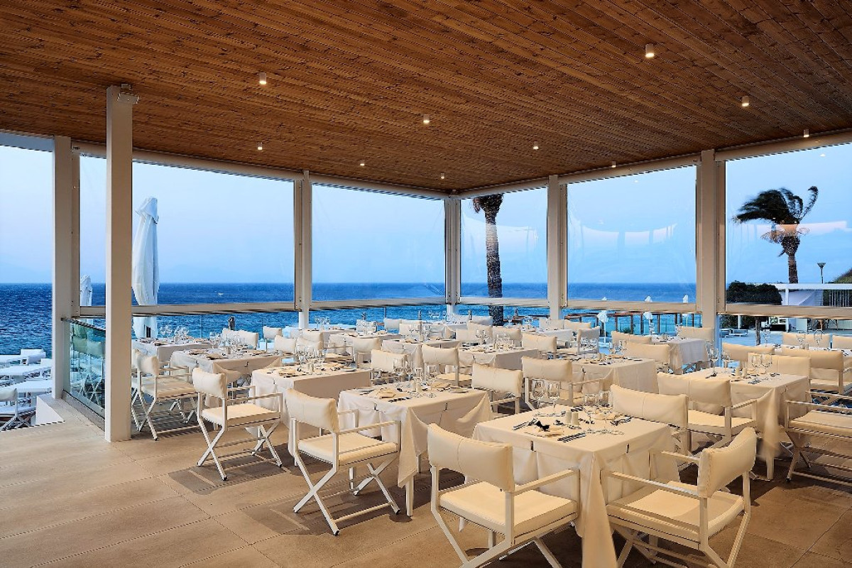 Dimitra Beach Hotel and Suites (Agios Fokas)
