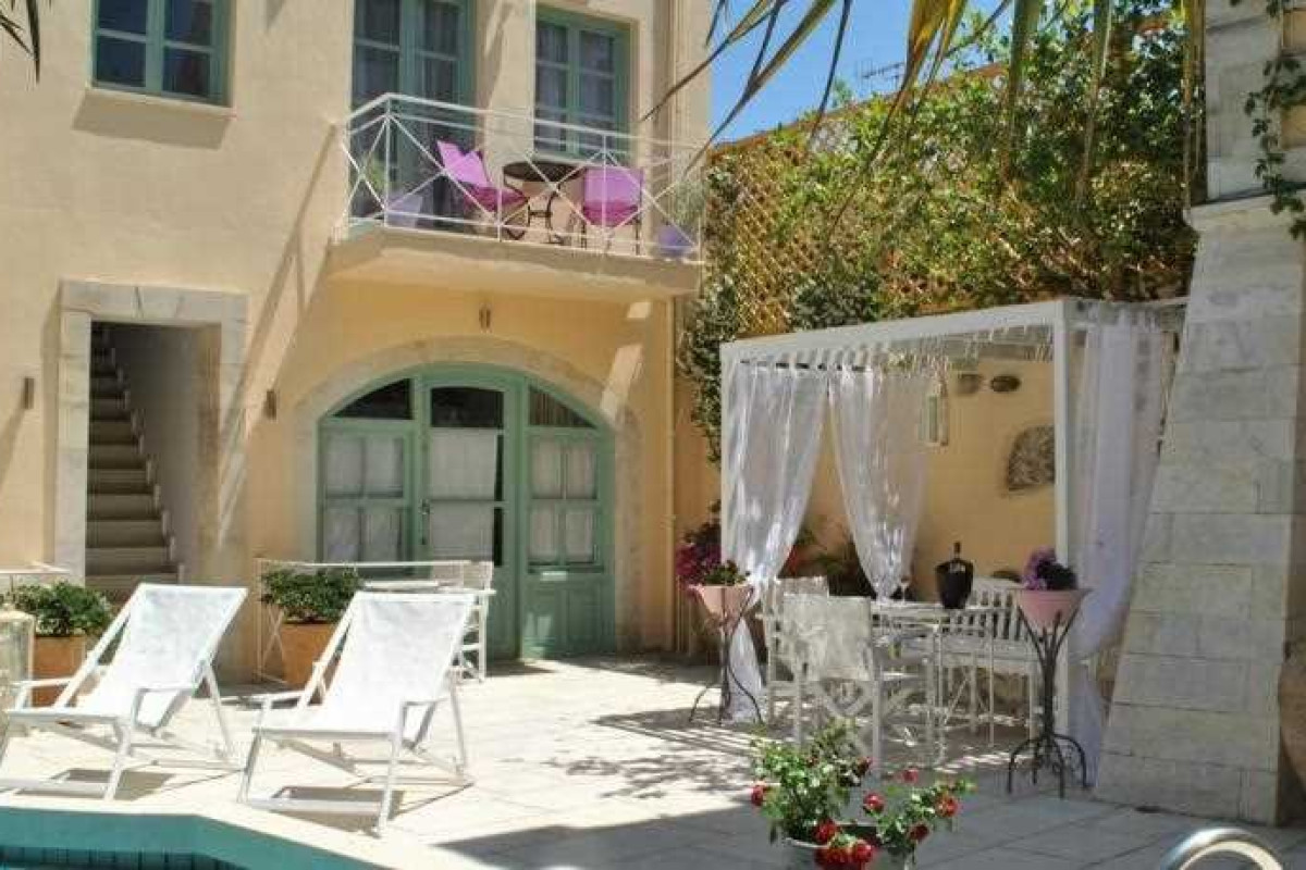 Mythos Suites (K)