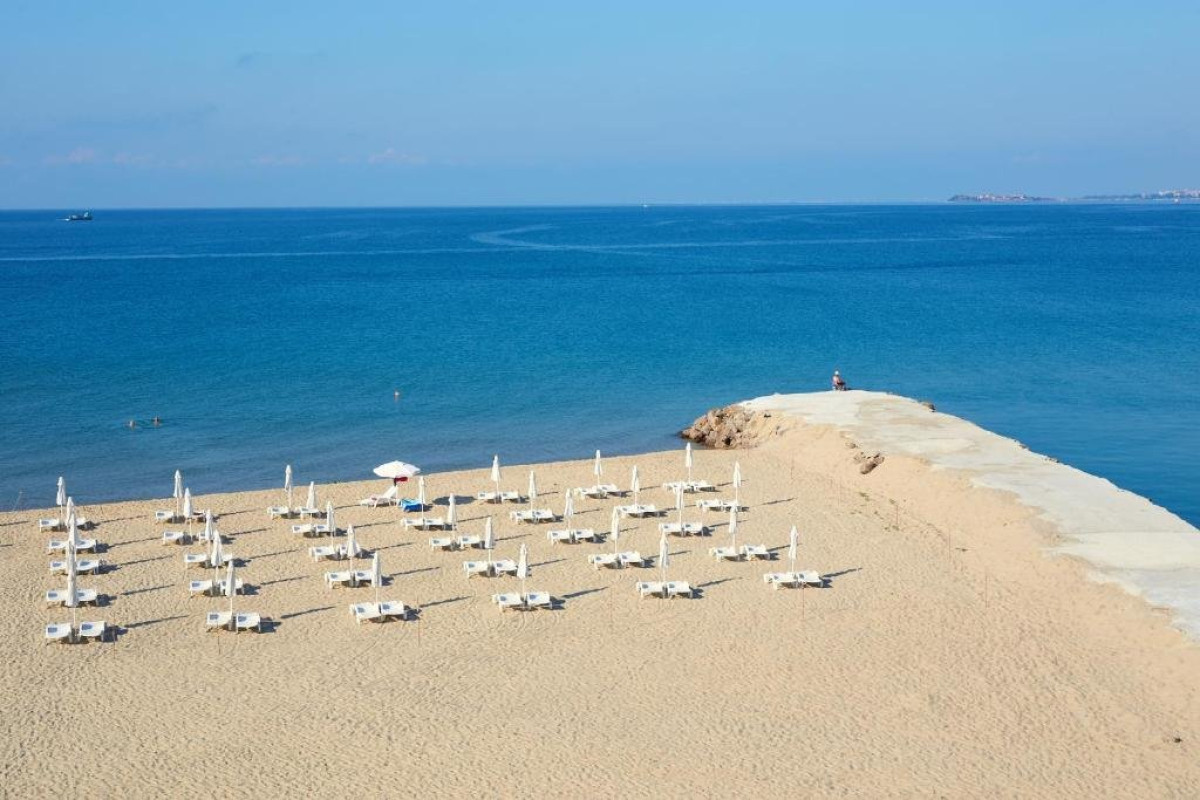 Amore Beach