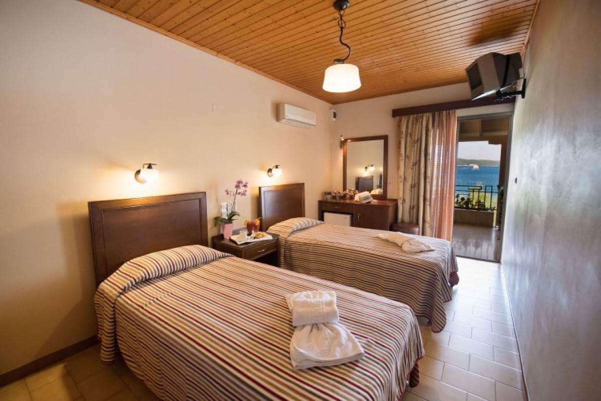 EVA BEACH - NIDRI LEFKADA