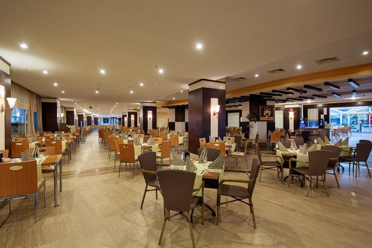 CRYSTAL ADMIRAL RESORT SUITES AND SPA