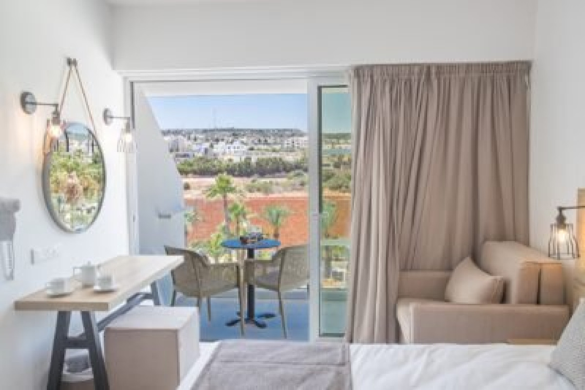 BOHEMIAN GARDENS HOTEL