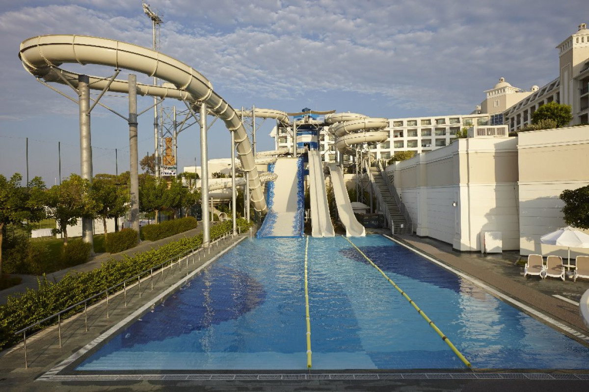 TITANIC DELUXE BELEK