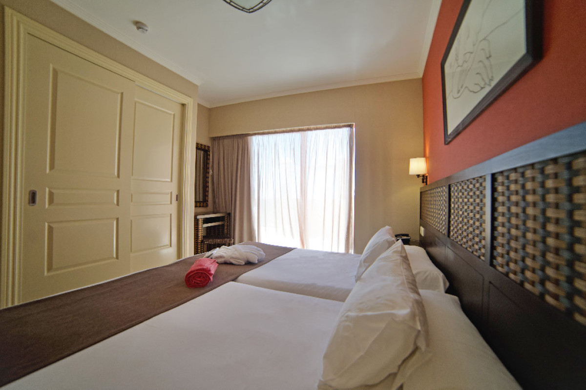 HOLIDAY WORLD VILLAGE HOTEL