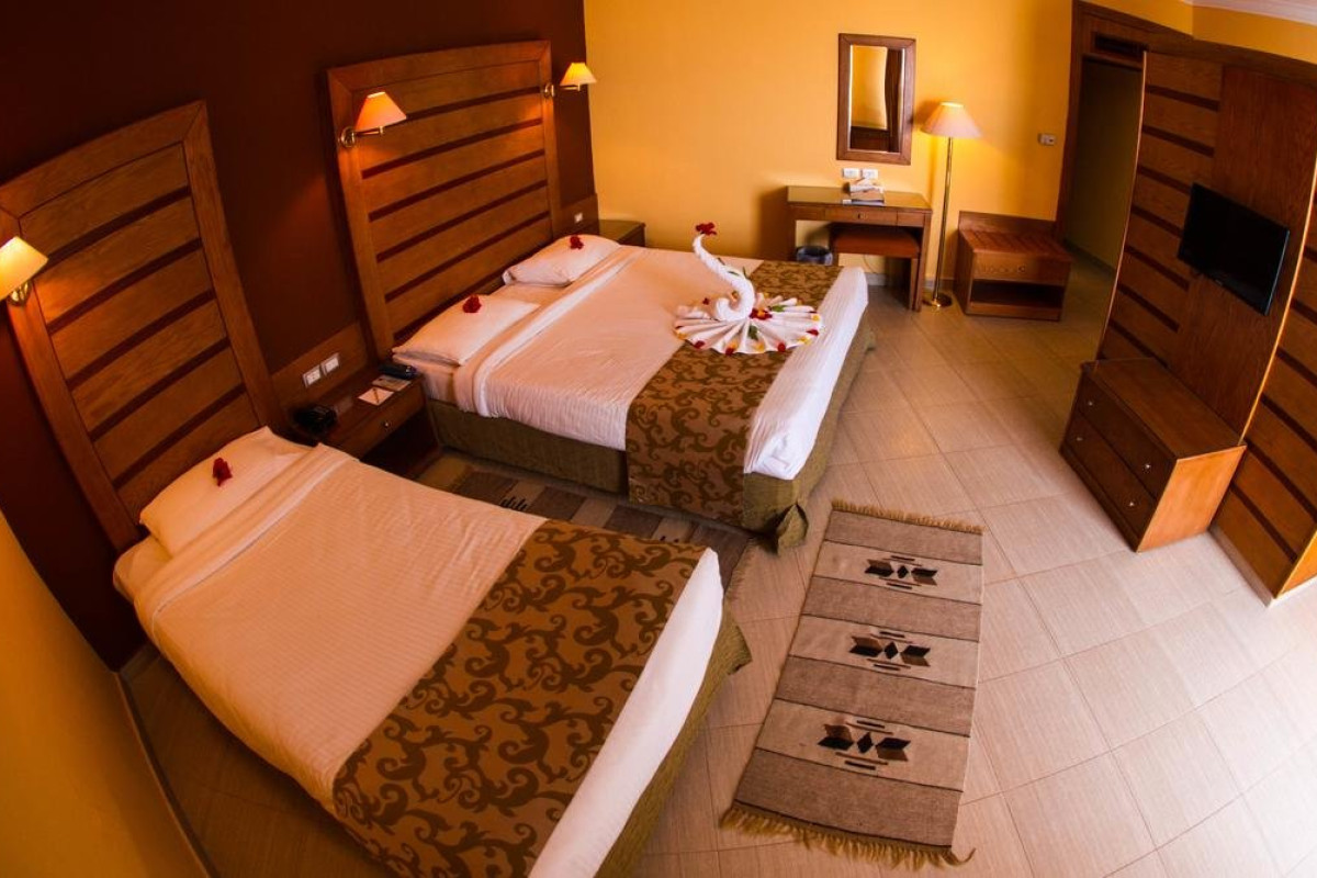 GOLDEN BEACH RESORT