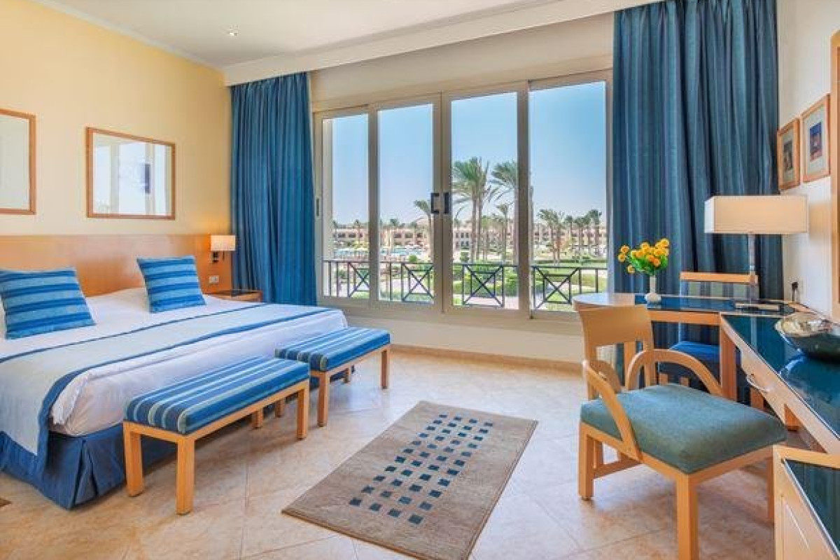 CLEOPATRA LUXURY MAKADI BAY RESORT
