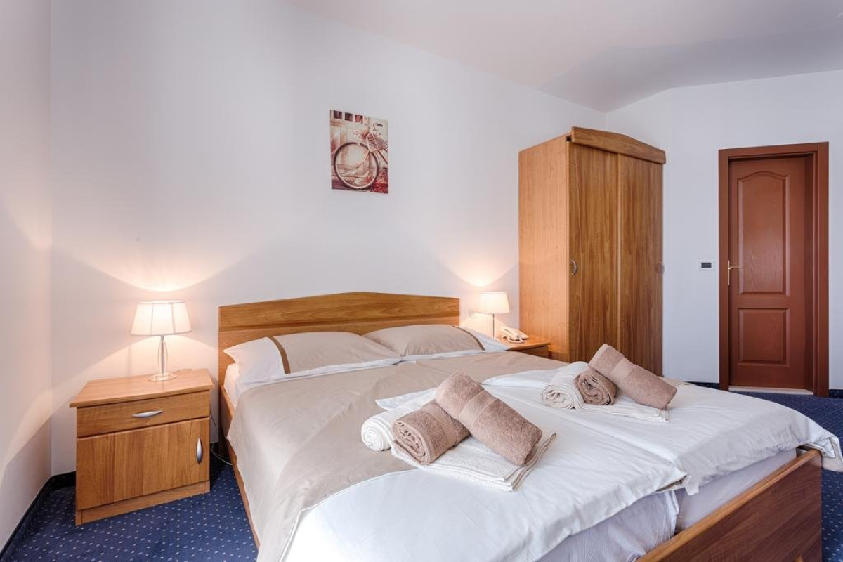 Hotel Viktorija (Trogir)