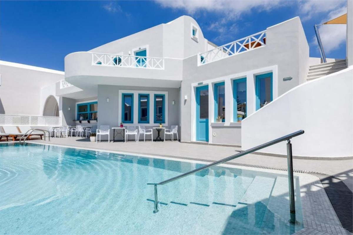 Nikolas (Karterados - Santorini)