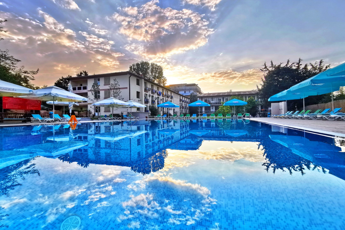 Q Hotel