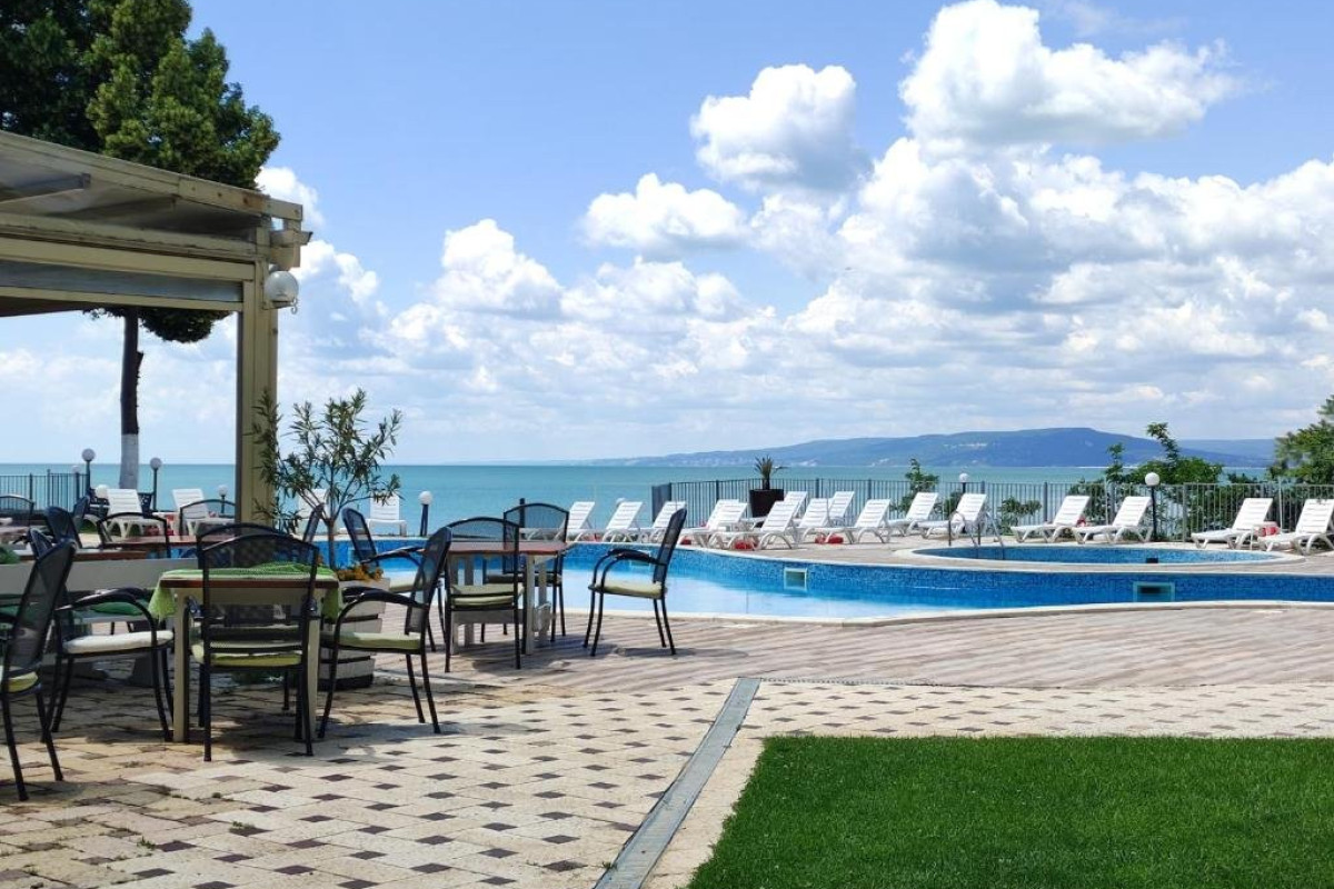 Helios Hotel