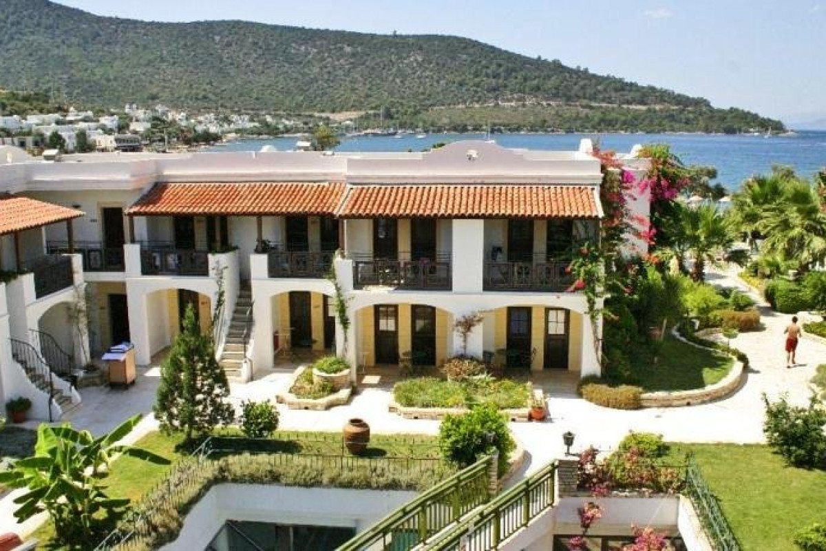 IZER BEACH CLUB HOTEL (Torba)