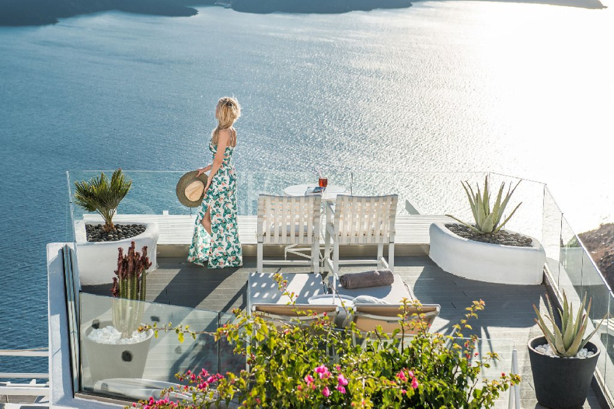 On the Rocks - Adults Only (Imerovigli - Santorini)