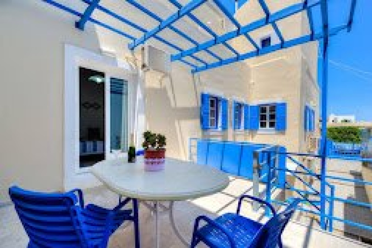 Akis Hotel (Kamari Santorini)