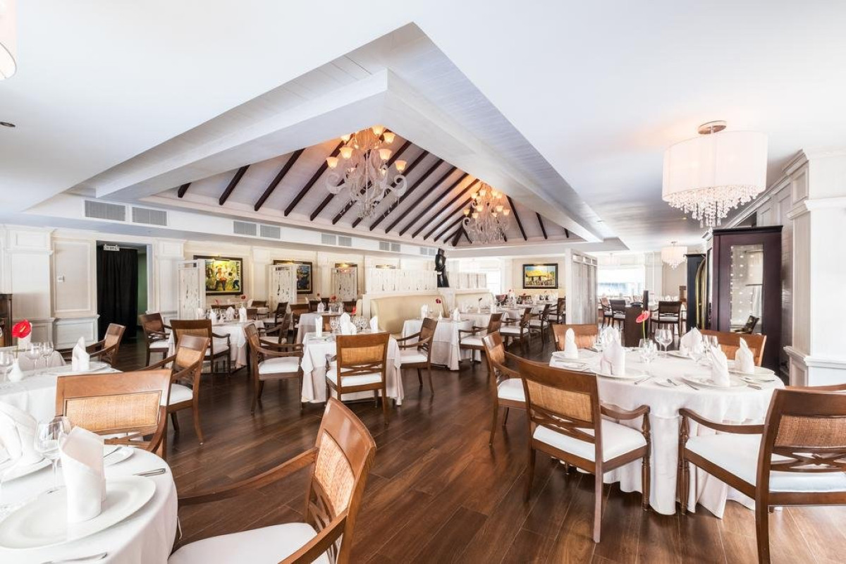 BARCELO BAVARO BEACH (adults only)