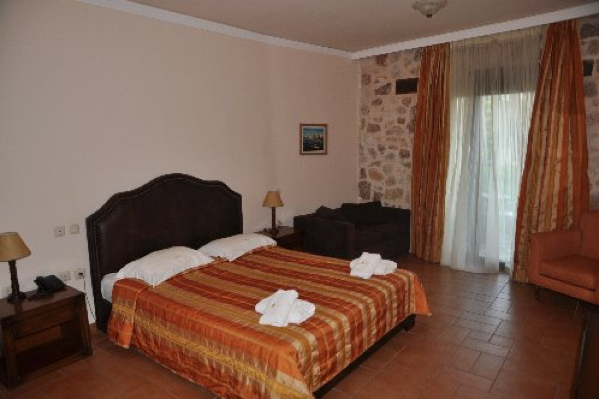 Tesoro Hotel (Nikiana) (F)