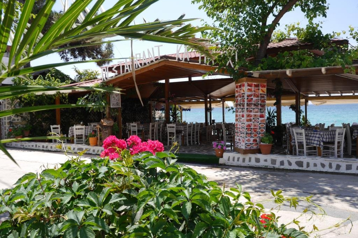 Kapahi Beach Hotel ( Pefkari)