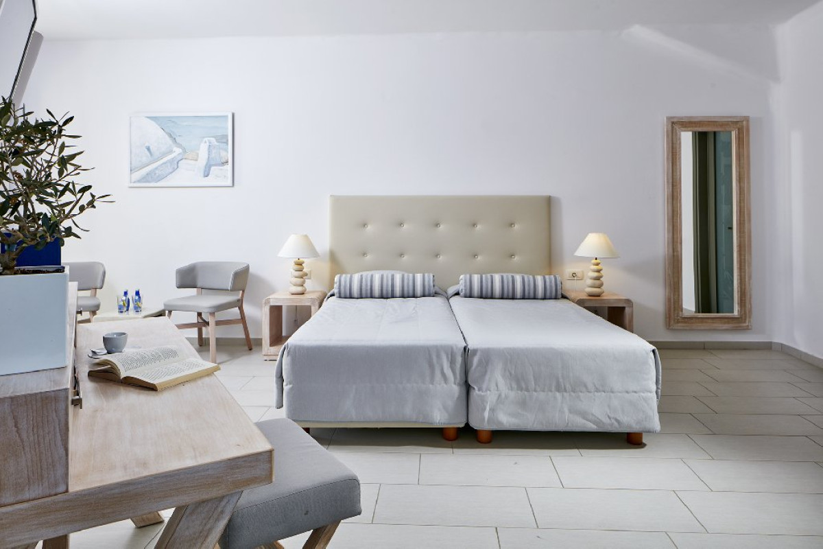 Aegean Plaza (Kamari - Santorini)