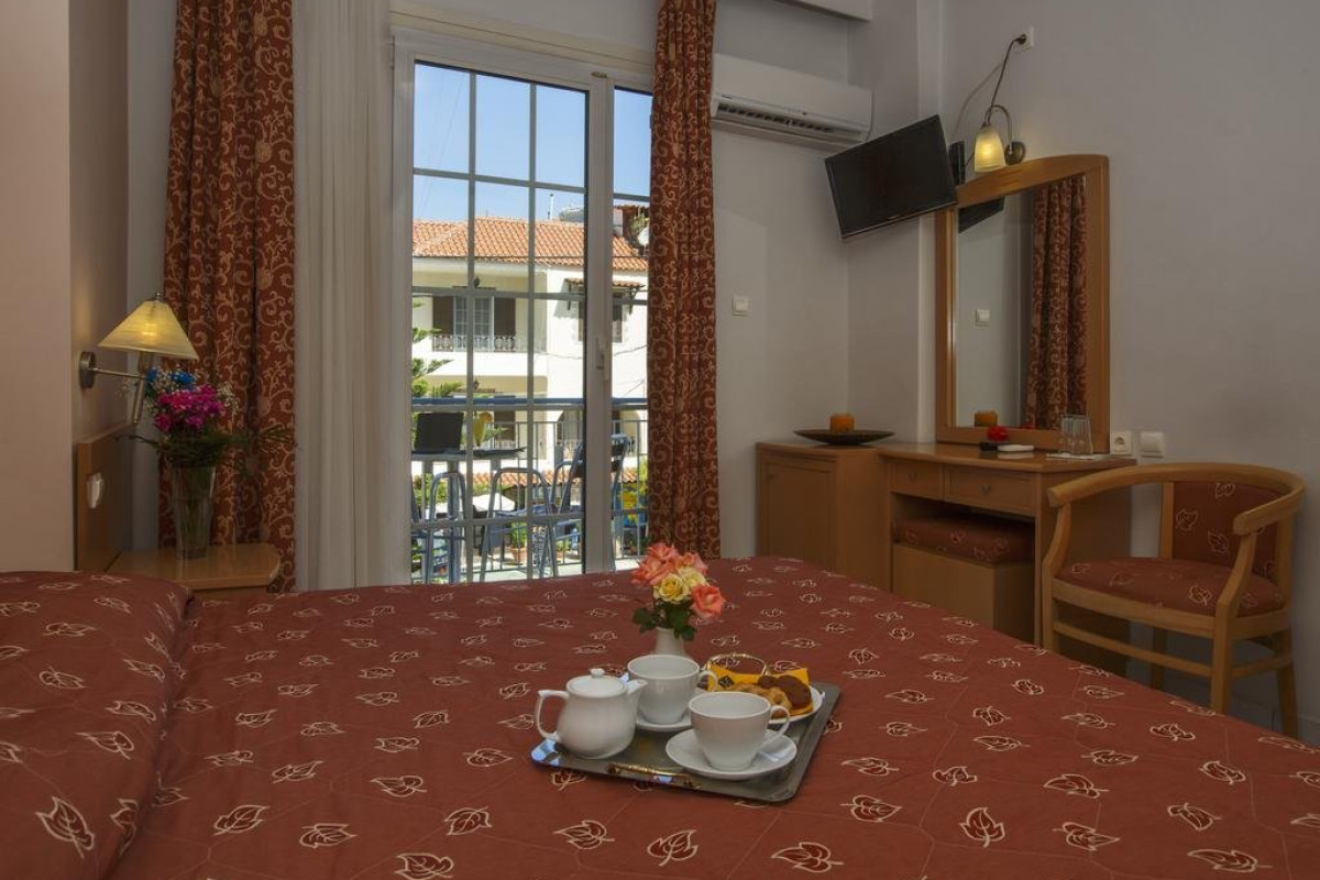 Tolo Hotel (Tolo)