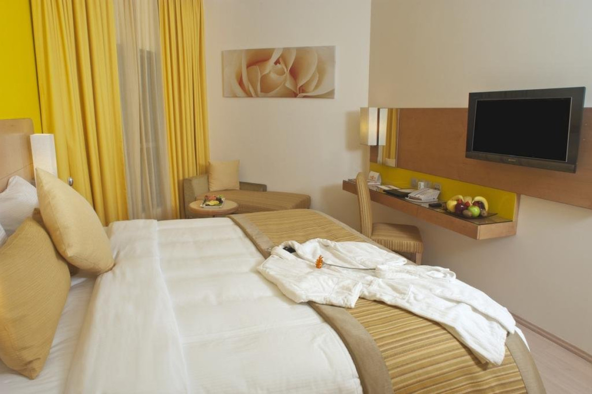 Al Khoory Executive Hotel