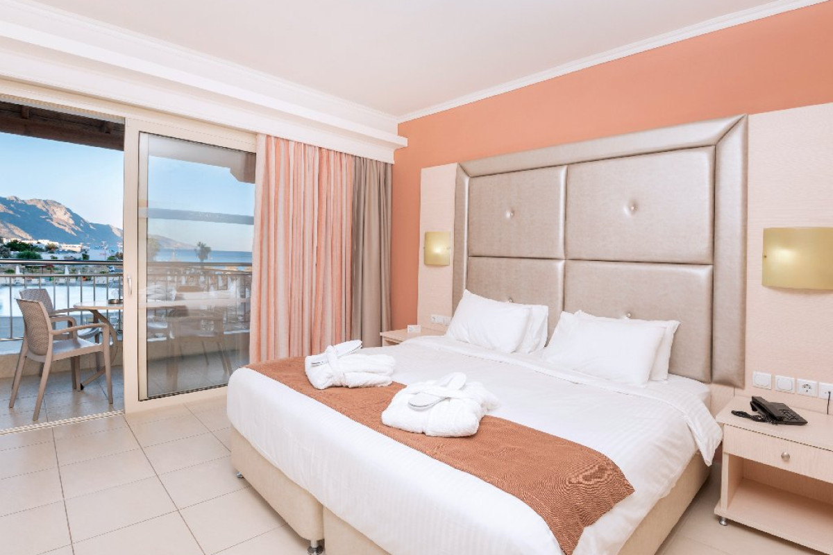 Grand Blue Hotel