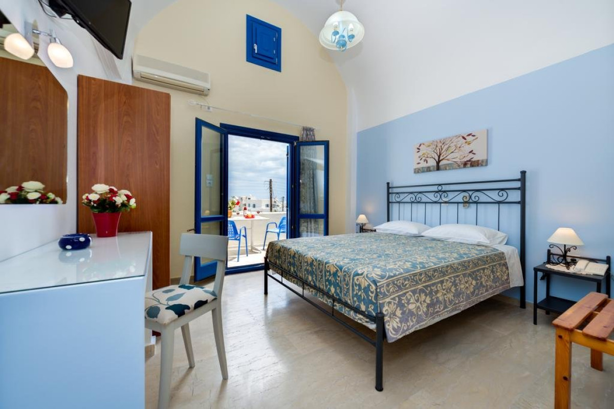 Akis Hotel (Kamari Santorini)