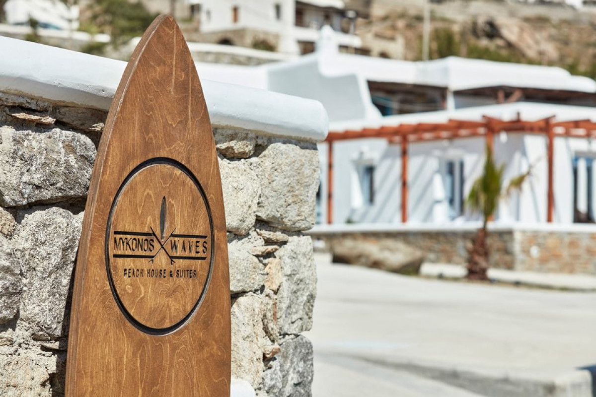Mykonos Waves Beach House and Suites (K)