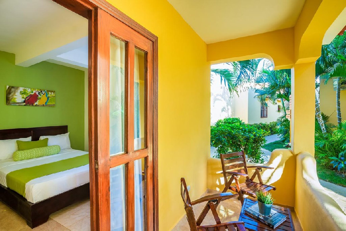 WHALA! BAVARO