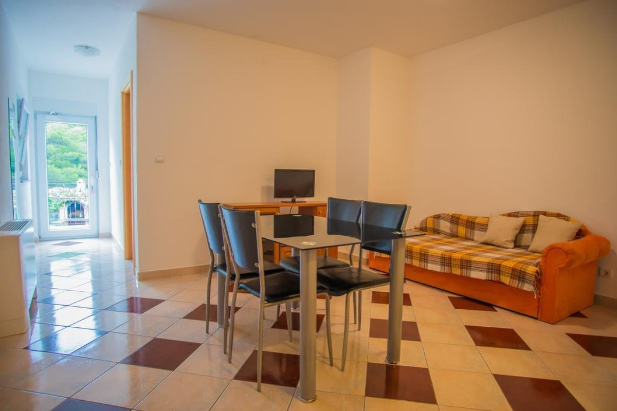 Apartments Nina (Promajna)
