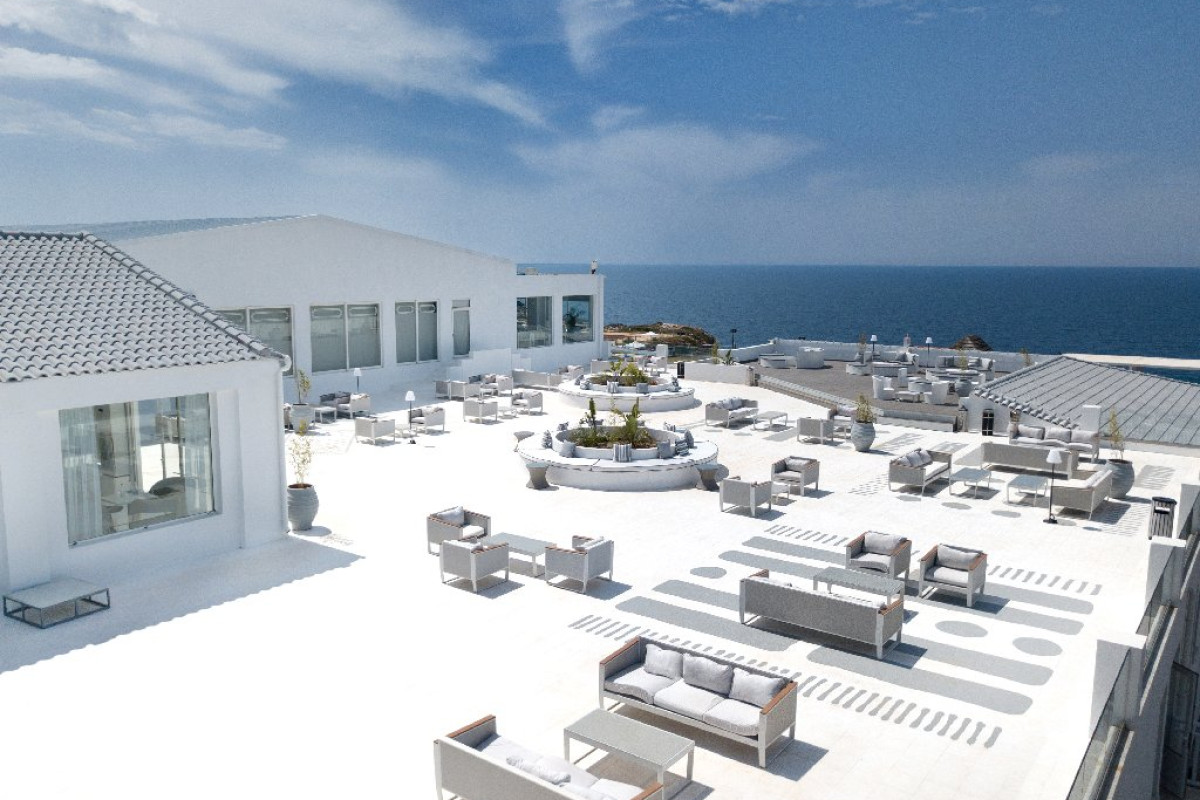 Mr and Mrs White Crete Boutique Lounge (K)