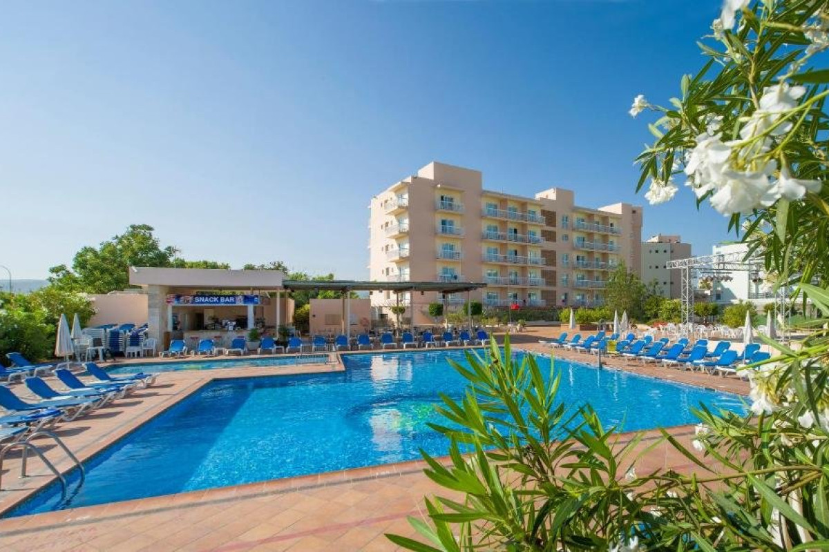 INVISA ES PLA (Adults Only)