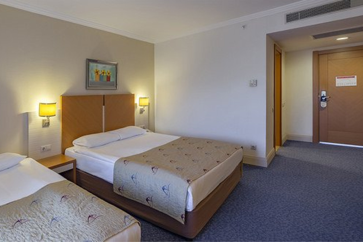 CRYSTAL ADMIRAL RESORT SUITES AND SPA
