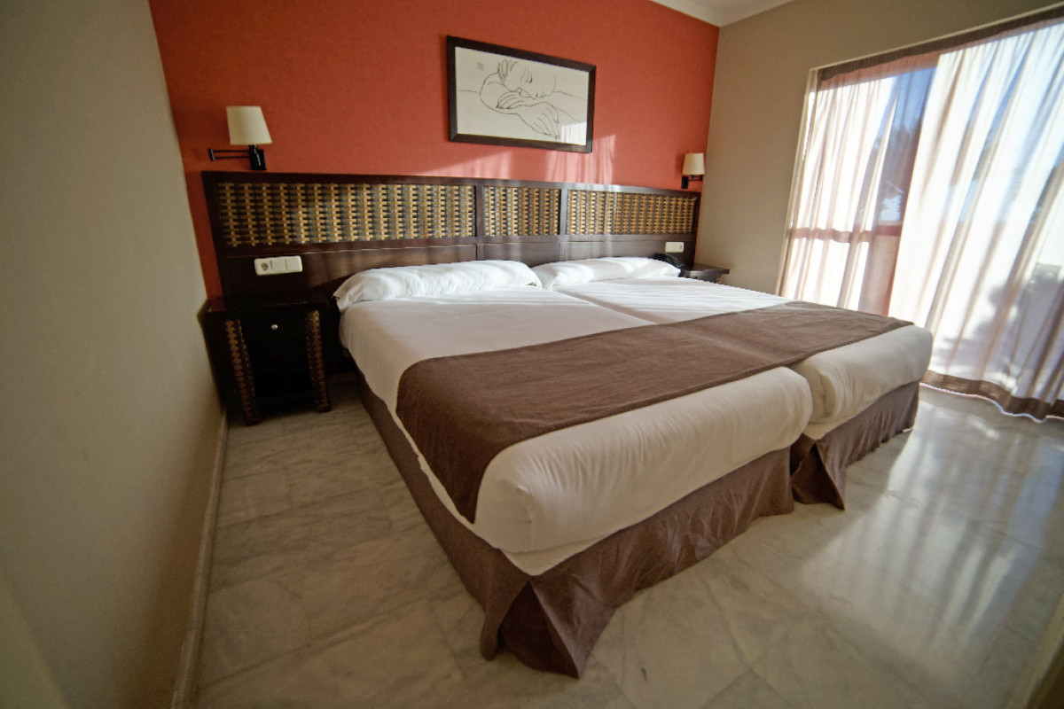 HOLIDAY WORLD VILLAGE HOTEL