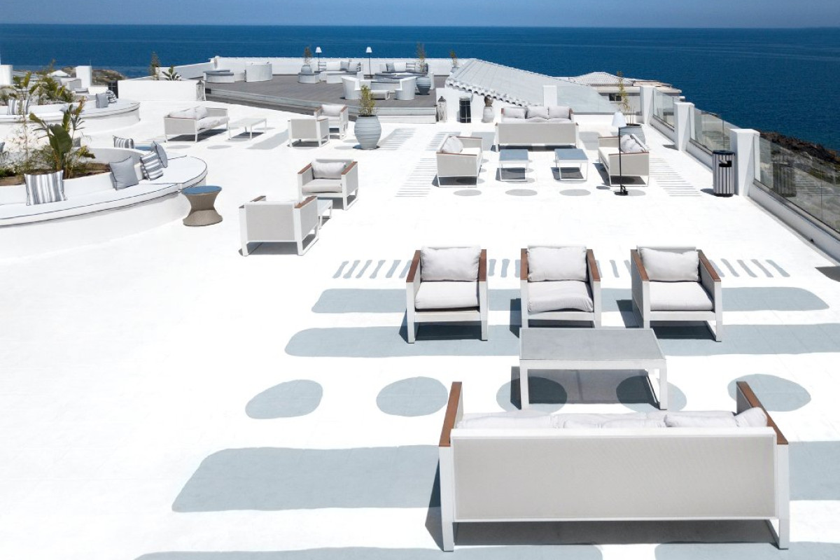 Mr and Mrs White Crete Boutique Lounge (K)