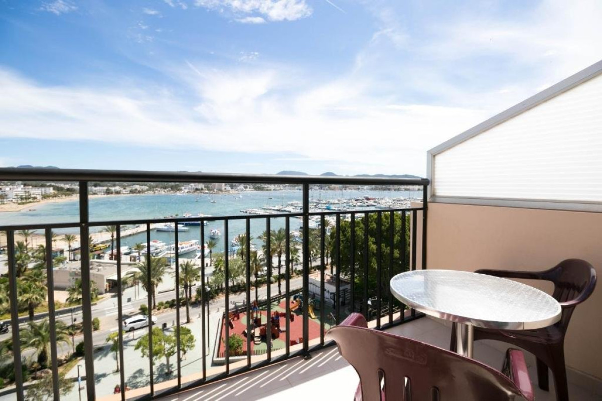 THE RED HOTEL BY IBIZA FEELING