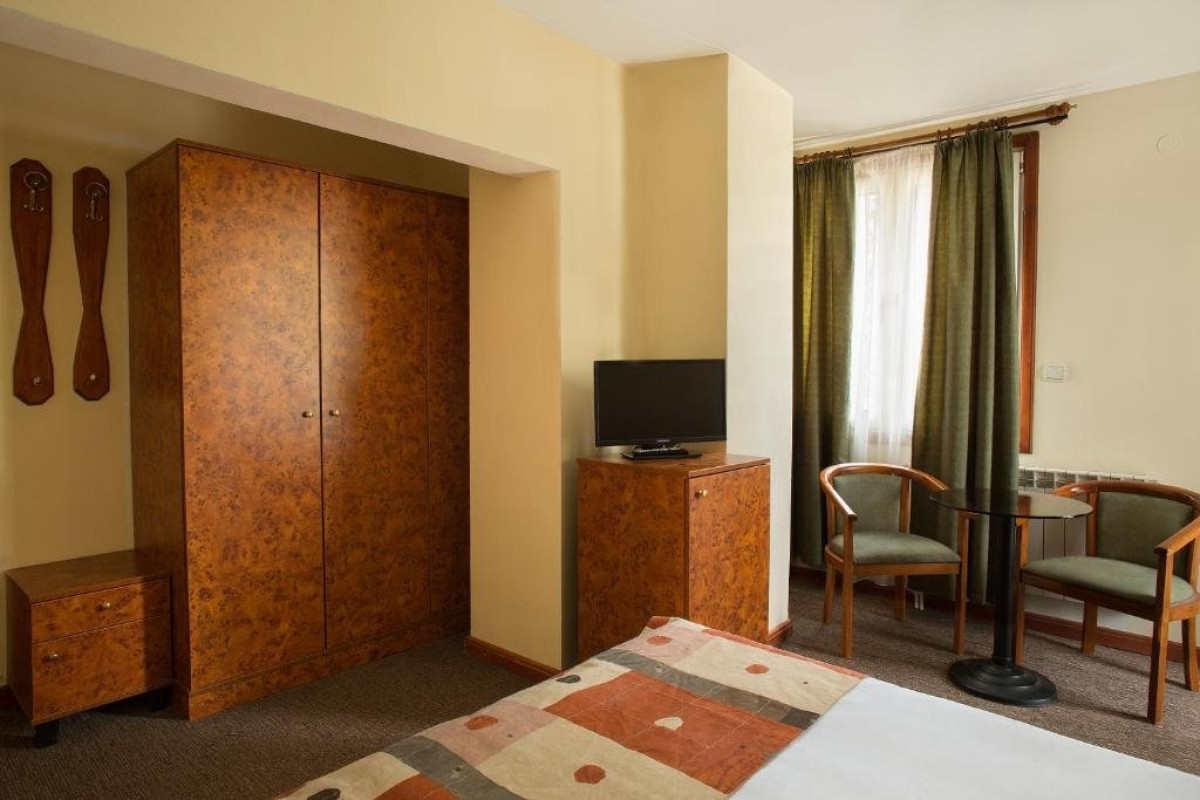 VICTORIA HOTEL