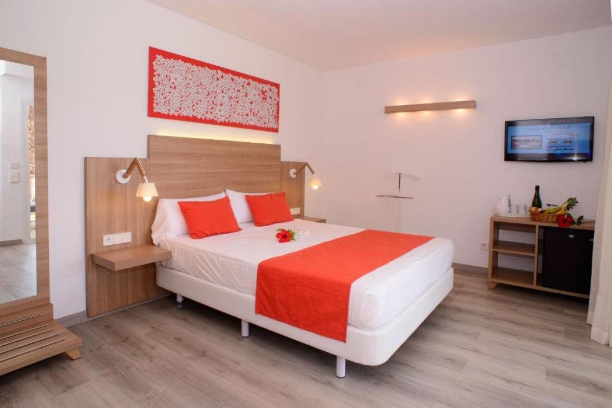 CALA LLENYA RESORT