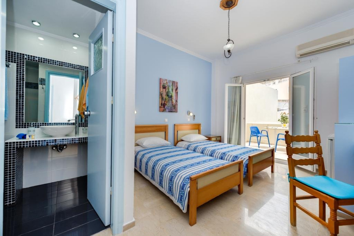 Akis Hotel (Kamari Santorini)