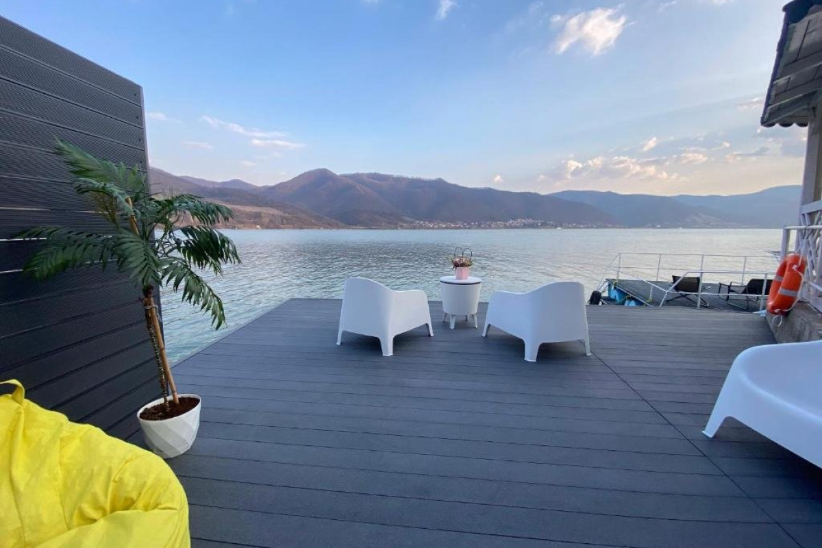NOAH river house