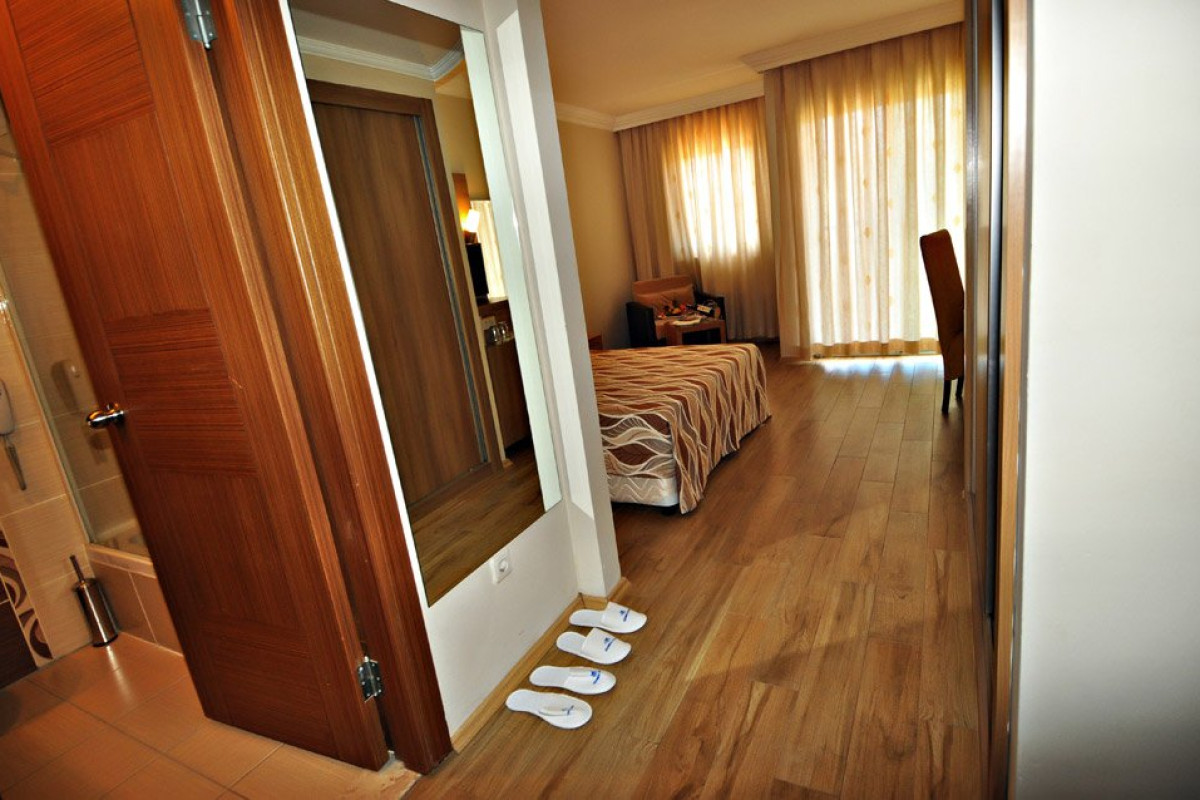 CLUB SIDE COAST HOTEL