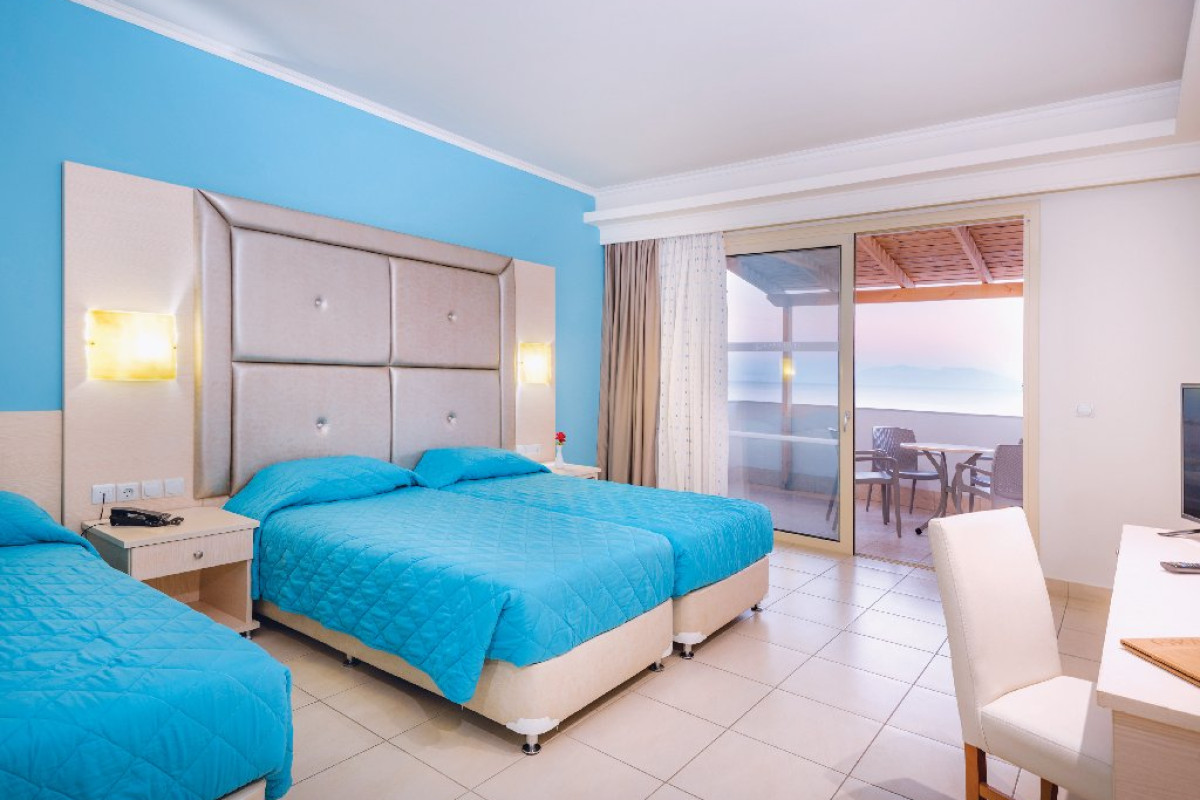 Grand Blue Hotel