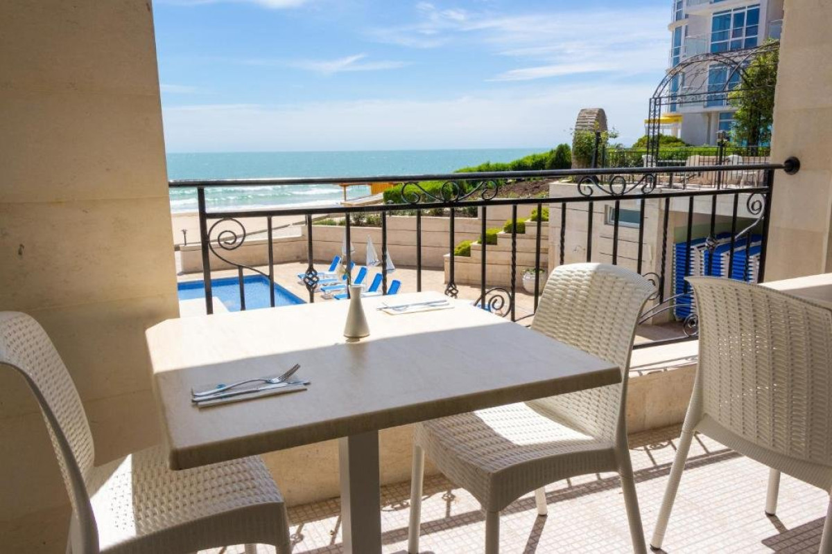 BILYANA BEACH - Adults Only 16+