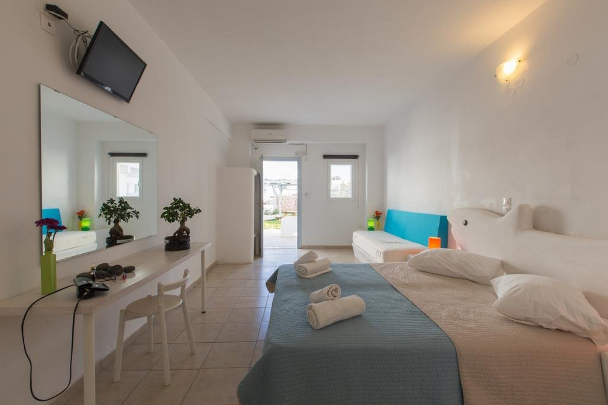 Odysseas (Perivolos - Santorini)