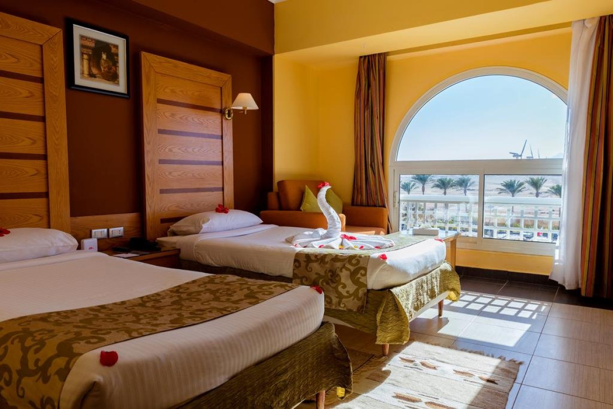 GOLDEN BEACH RESORT