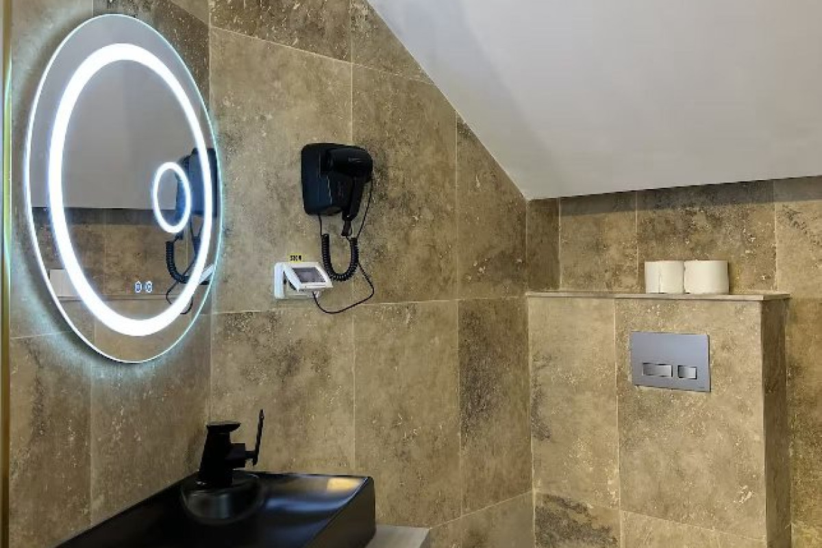 . Riviera 990 Ambasador Camere de inchiriat
