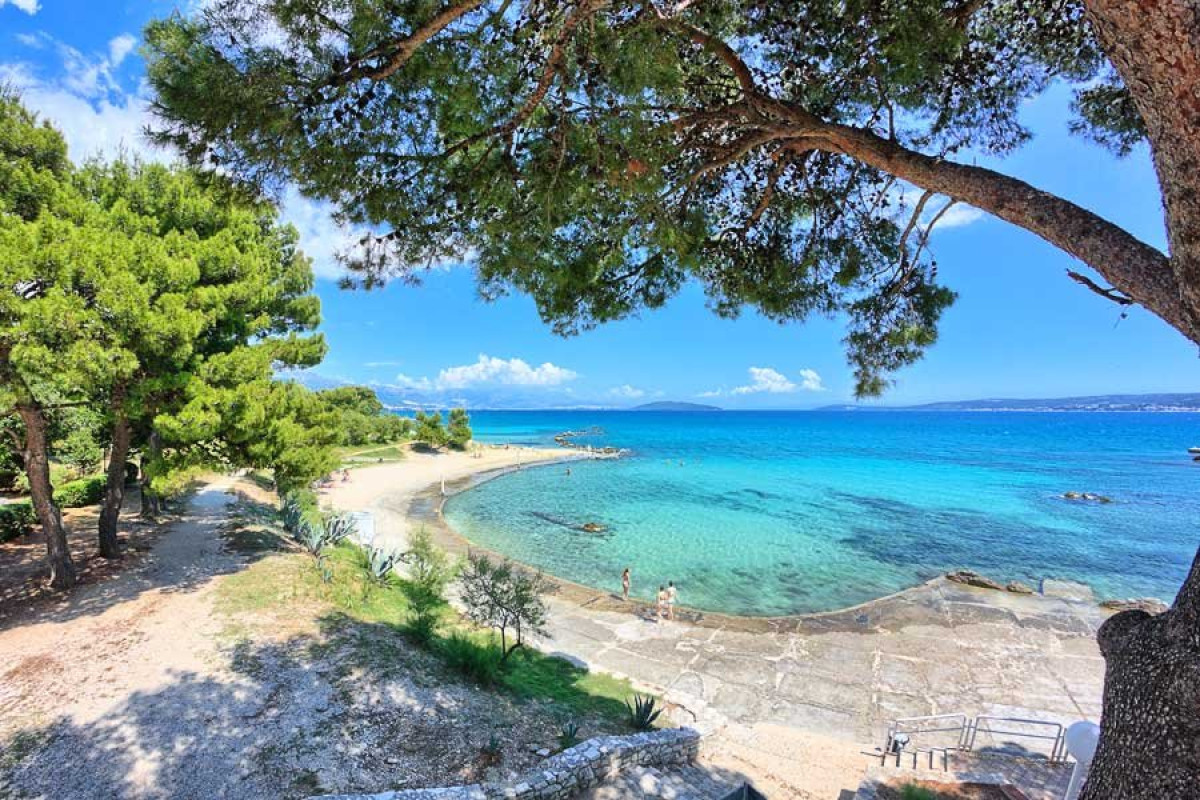 RESNIK TOURIST RESORT (Kastel Stafilic)