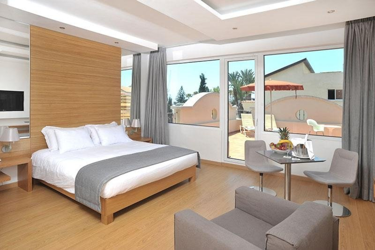 Napa Plaza (Adults Only)