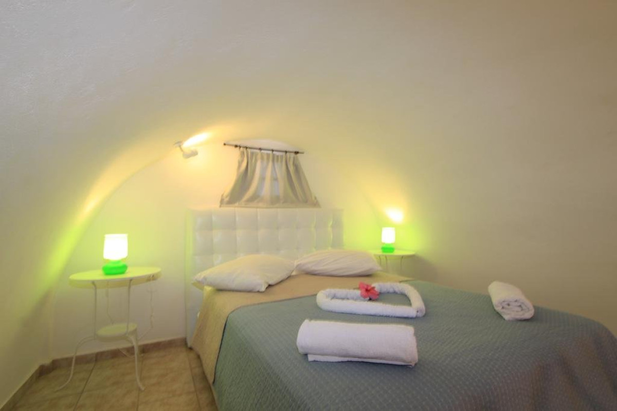 Iliada (Perivolos - Santorini)