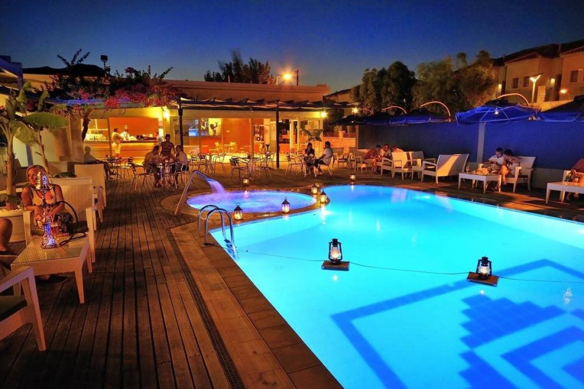 Kolymbia Bay Art - Adults Only