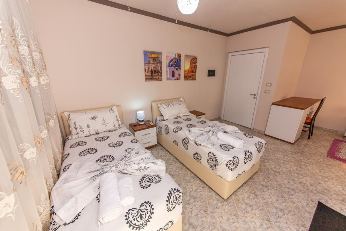 FIORE HOTEL (Durres)